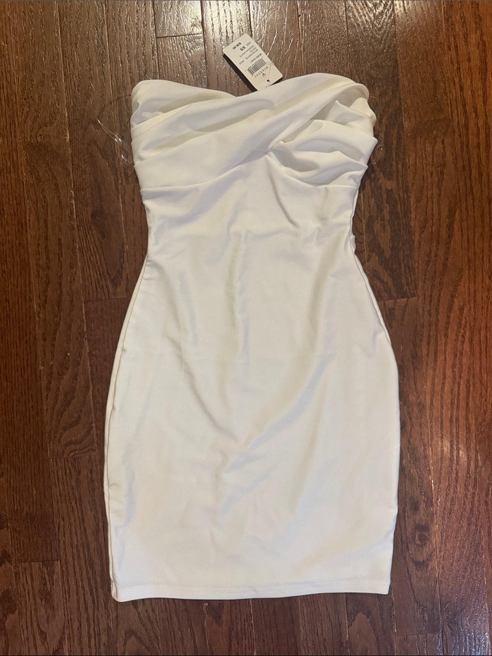 Windsor size XS Strapless White Ruched Bodycon Mini Dress